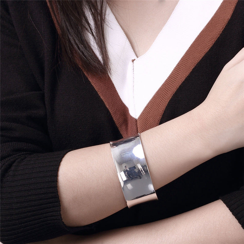 Minimalist Curved Bar Bracelet